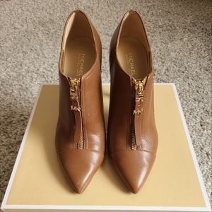 Micheal Kors sz5 brown leather bootie